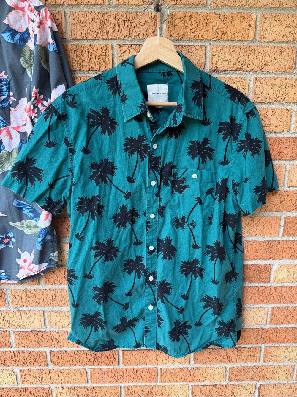 2 American Eagle Aeropostale Mens Medium Hawaiian Tropical Button Up Shirts - Picture 5 of 9